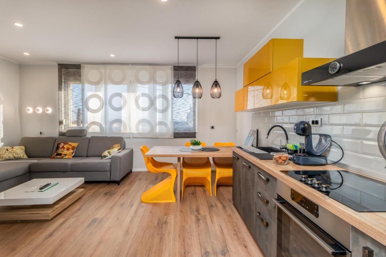 Adastra Apartments With Private Parking And Floor Heating غييكا المظهر الخارجي الصورة